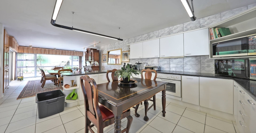 5 Bedroom Property for Sale in Plattekloof Western Cape